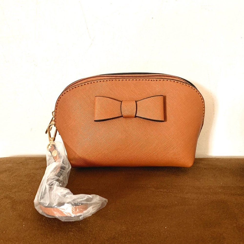 deluxity vegan leather wristlet